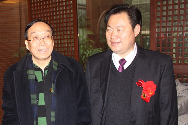 中國(guó)老齡事業(yè)基金會(huì)會(huì)長(zhǎng)、民政部原副部長(zhǎng)李寶庫(kù)與貴友集團(tuán)董事局主席張金洲合影